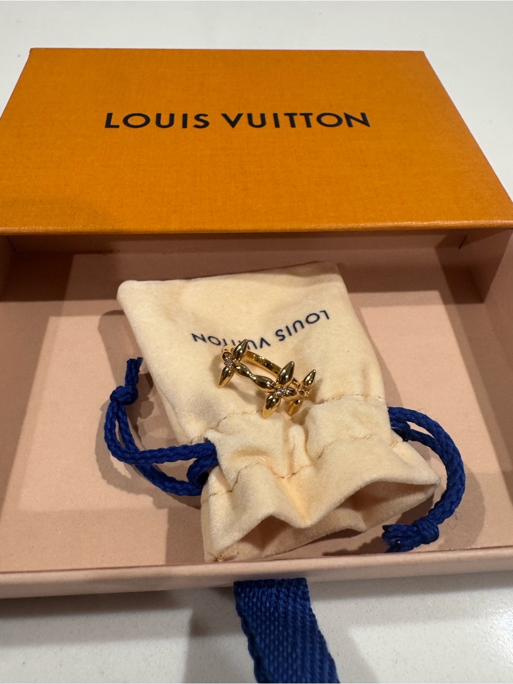 New Louis Vuitton Louisette Signature Ring - Gold